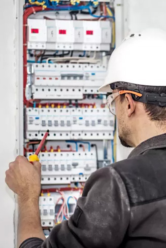 imagen_inicio1 Instalaciones y Construcción
Acometidas eléctricas
Iluminación
Tierras físicas
Construcción vertical y horizontal
Sistemas fotovoltaicos
Mantenimiento
Transformadores eléctricos
Pruebas de aceite y cromatografía
Tableros y redes
Mantenimiento de sistemas fotovoltaicos
Sistemas de Control y Automatización
Variadores de frecuencia
Cajas remotas
Transductores (aire, temperatura, flujo, peso)
Procesos industriales
Alta y Media Tensión
Diseño e instalación hasta 138 kV
Mantenimiento de líneas y equipos
Pruebas de interruptores, transformadores y seccionadores